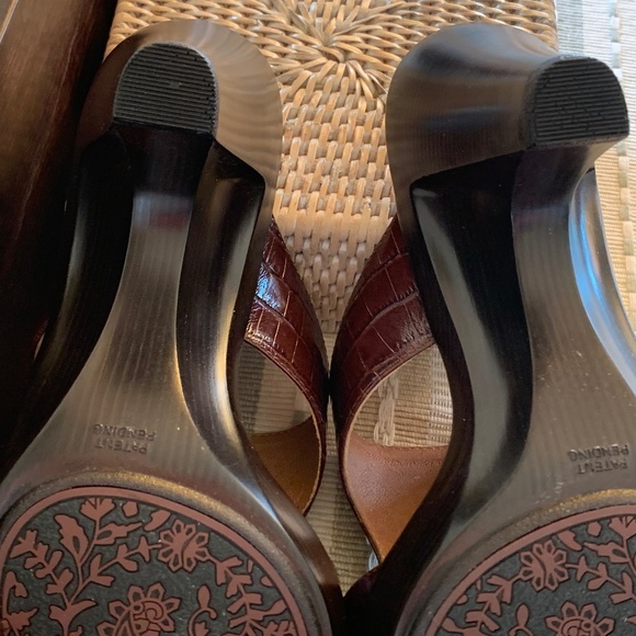 🔥NeW🔥 NIB‼️ Söfft Croc-embossed leather slide sandals - Size 7.5 ✨✨✨ - Picture 11 of 13